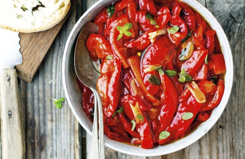 Közlenmiş biber mezesi